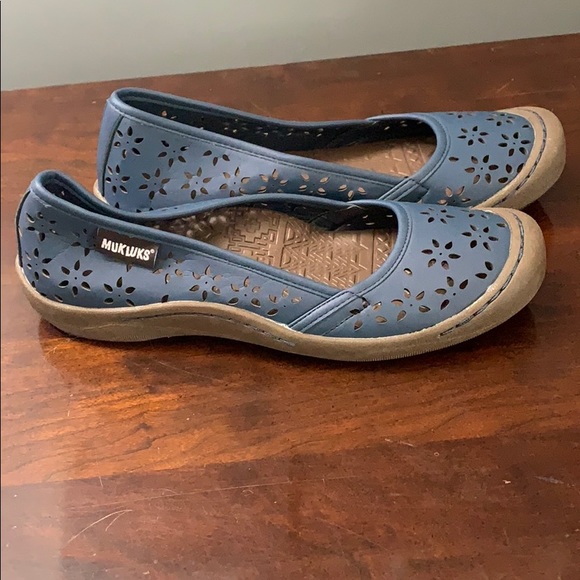 MukLuks Sandy Flats; navy blue; size 9 - Picture 2 of 5